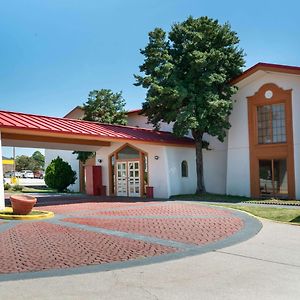 Howard Johnson By Wyndham Atlanta College Park